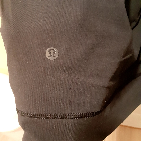 Lululemon long sleeves pullover sweaters  . Size  small - Picture 4 of 15